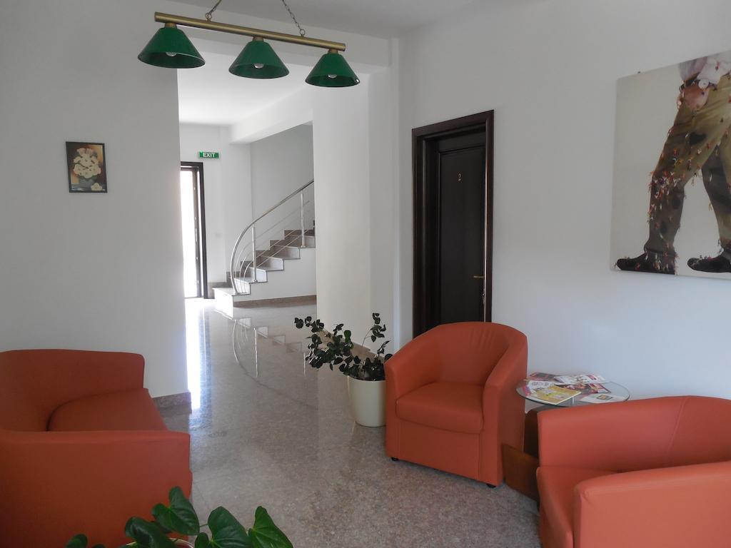 Villa Annalia - Rooms To Rent Bacau Bagian luar foto