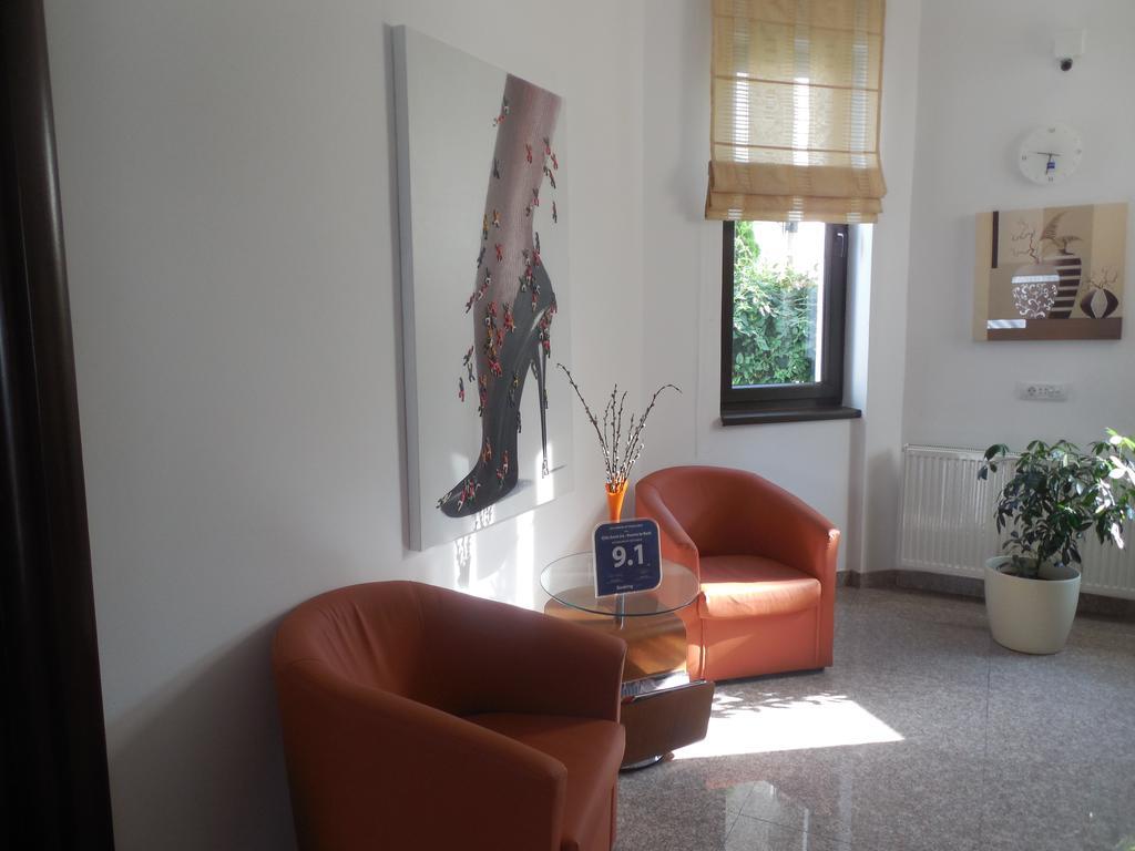 Villa Annalia - Rooms To Rent Bacau Bagian luar foto