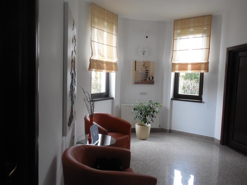 Villa Annalia - Rooms To Rent Bacau Bagian luar foto