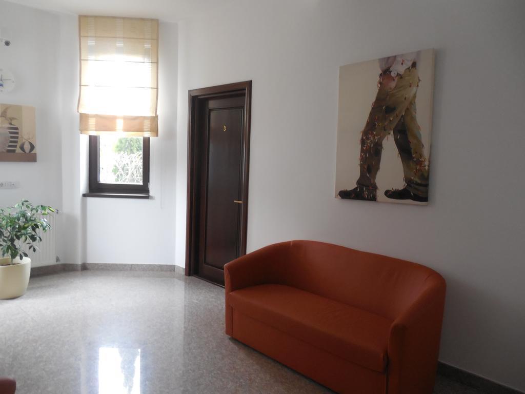 Villa Annalia - Rooms To Rent Bacau Bagian luar foto