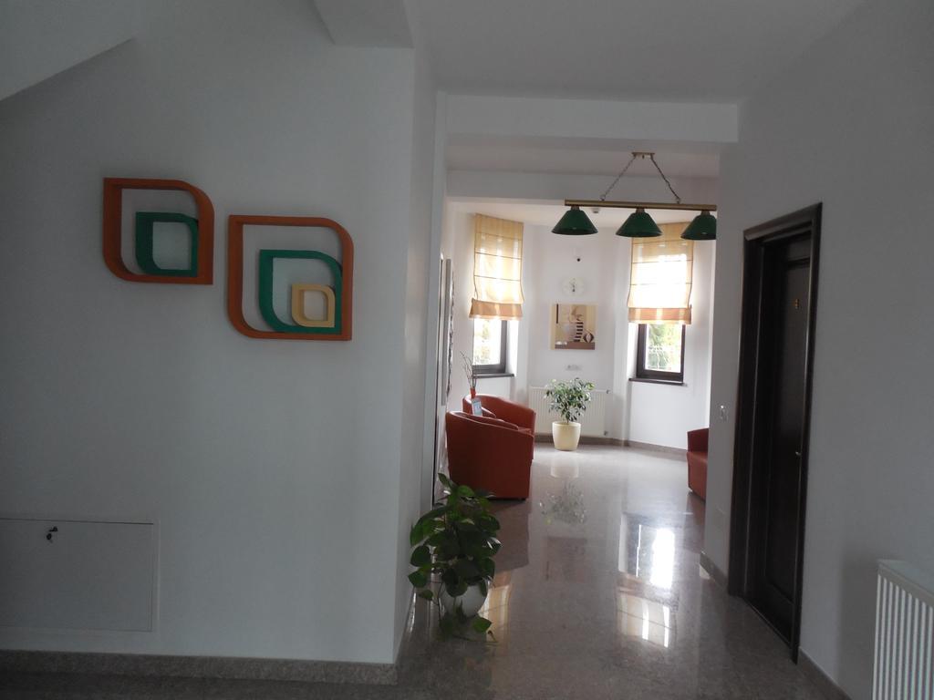 Villa Annalia - Rooms To Rent Bacau Bagian luar foto