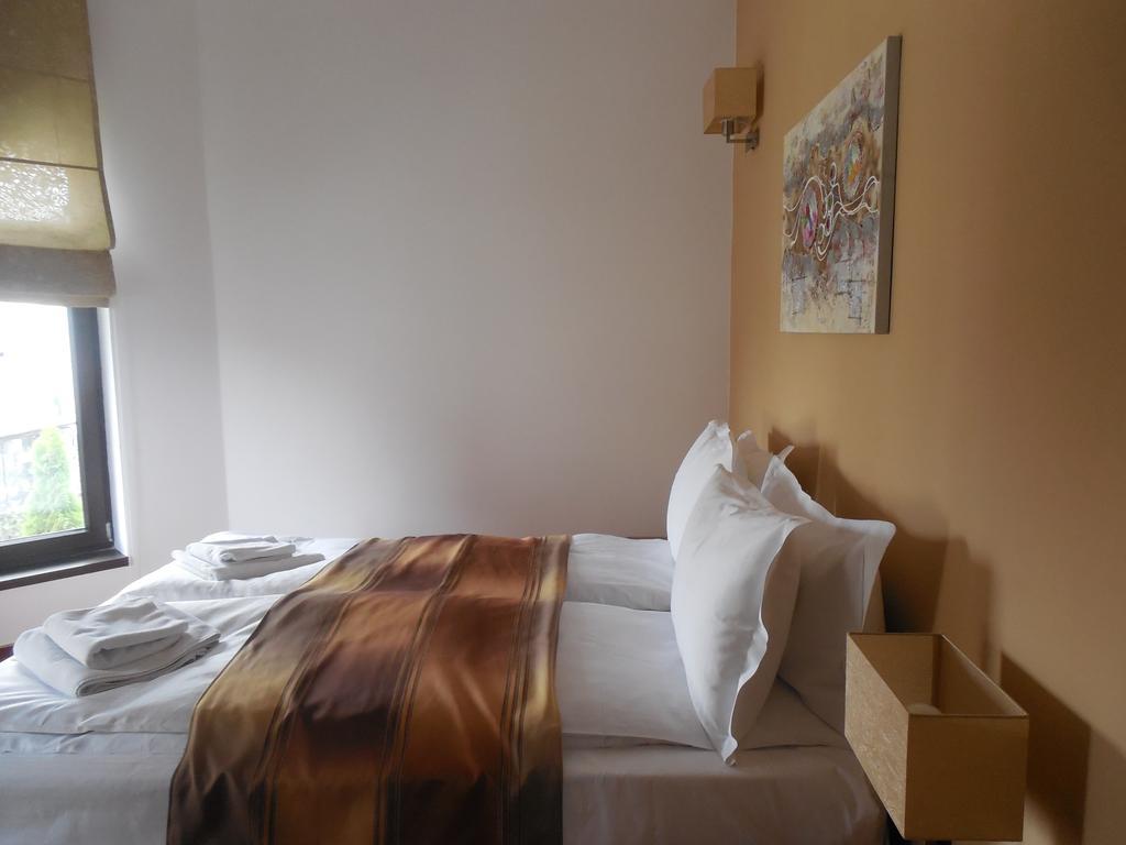 Villa Annalia - Rooms To Rent Bacau Bagian luar foto